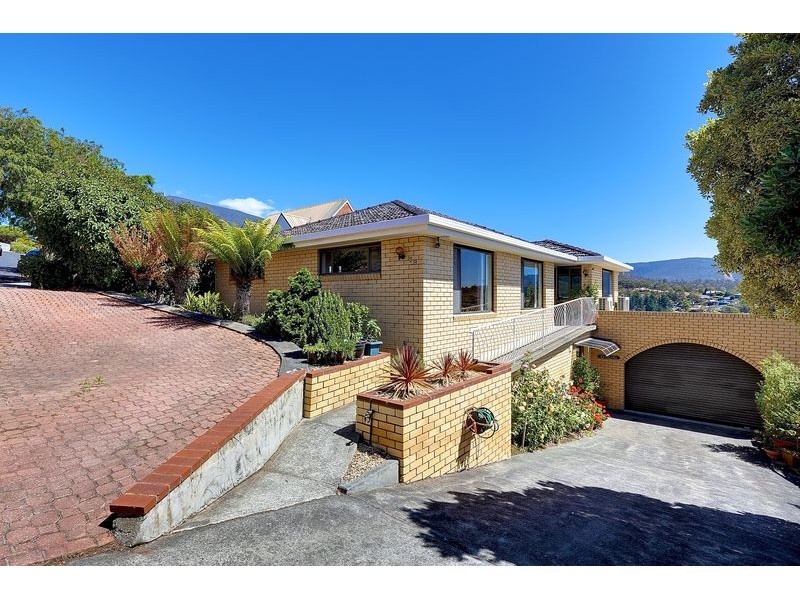 29 Susan Parade, Lenah Valley TAS 7008