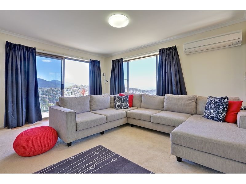 29 Susan Parade, Lenah Valley TAS 7008