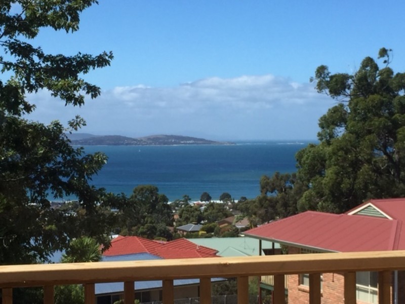 1/42 Timbertop Drive, Blackmans Bay TAS 7052
