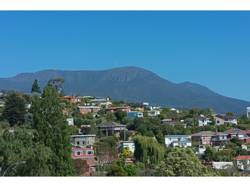 42 Lipscombe Avenue, Sandy Bay TAS 7005