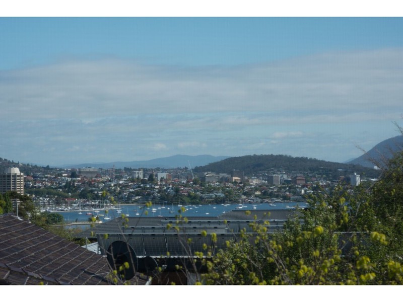 42 Lipscombe Avenue, Sandy Bay TAS 7005