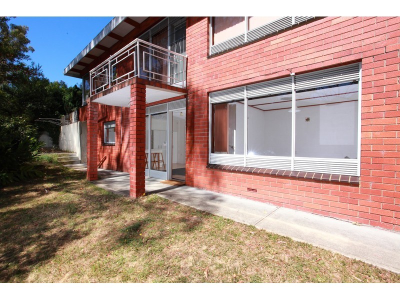 2/197 Churchill Avenue, Sandy Bay TAS 7005