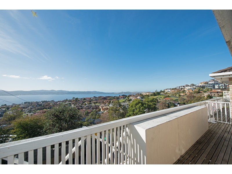 312 Churchill Avenue, Sandy Bay TAS 7005