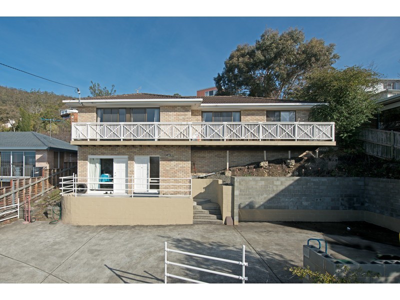 312 Churchill Avenue, Sandy Bay TAS 7005