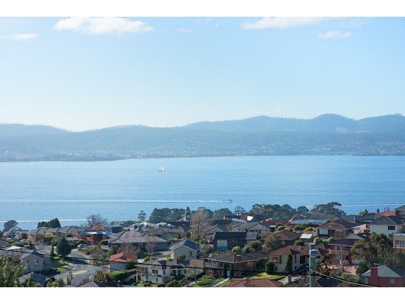 312 Churchill Avenue, Sandy Bay TAS 7005