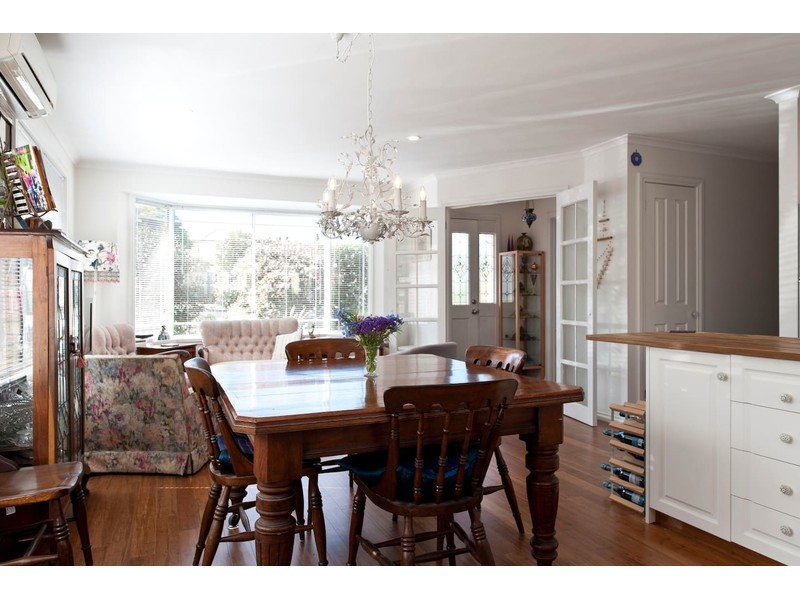 18 Milford Street, Lindisfarne TAS 7015