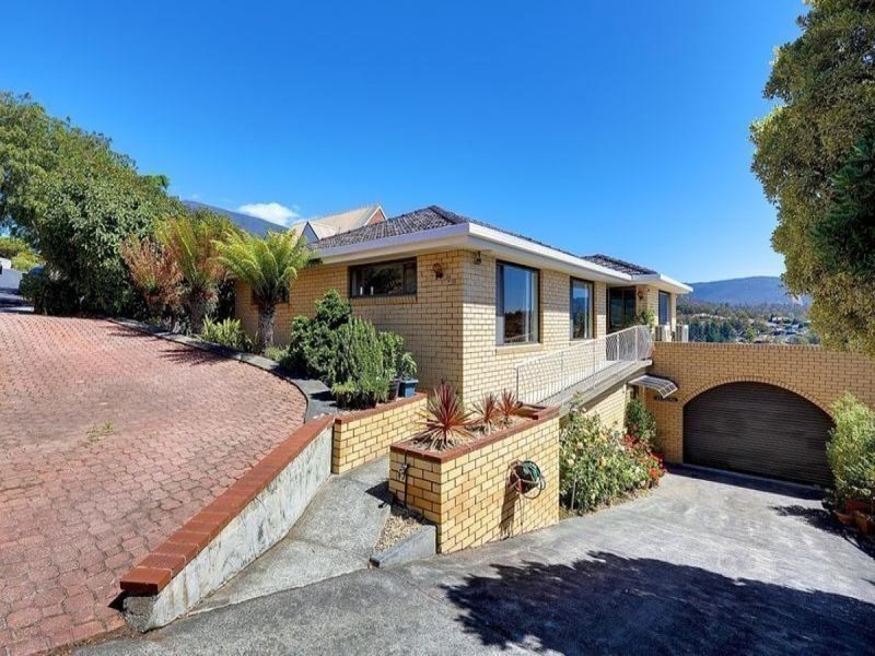 29 Susan Parade, Lenah Valley TAS 7008