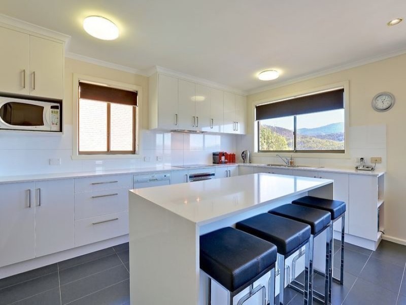 29 Susan Parade, Lenah Valley TAS 7008