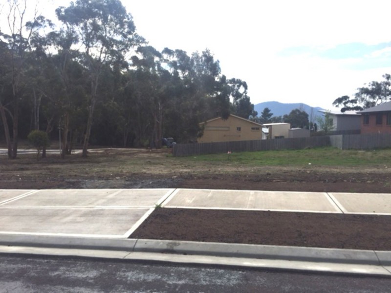 16 Moore Park Drive, Glenorchy TAS 7010