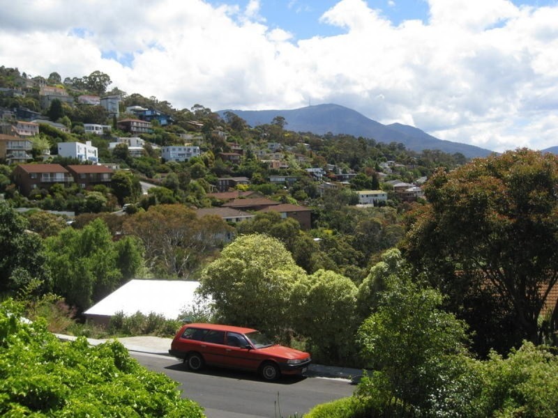 2/6 Dalkeith Court, Sandy Bay TAS 7005