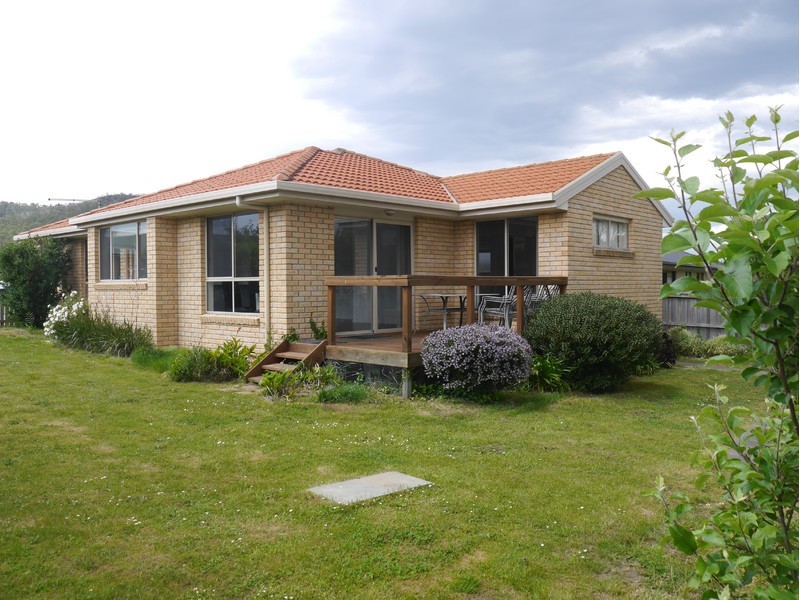 30 Manor Gardens, Kingston TAS 7050