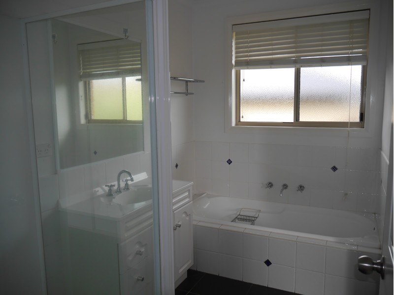 30 Manor Gardens, Kingston TAS 7050