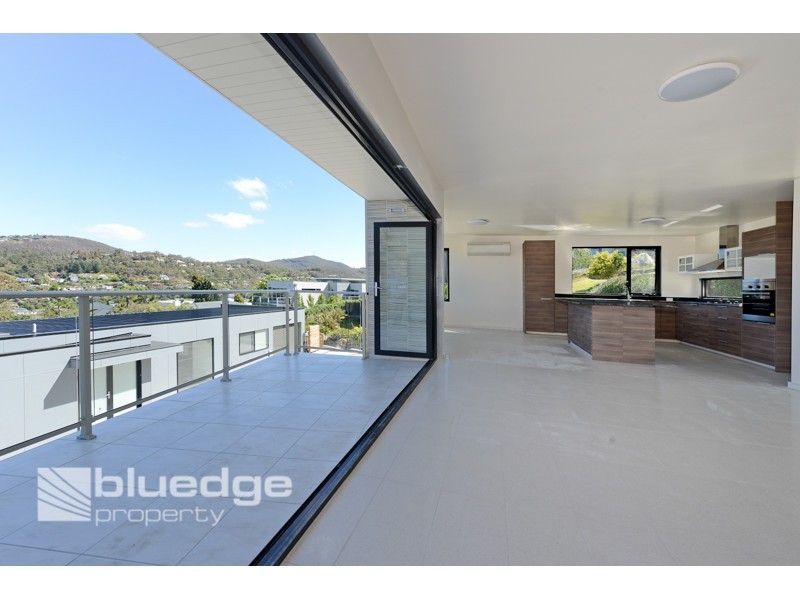 6 Thelma Drive, West Hobart TAS 7000