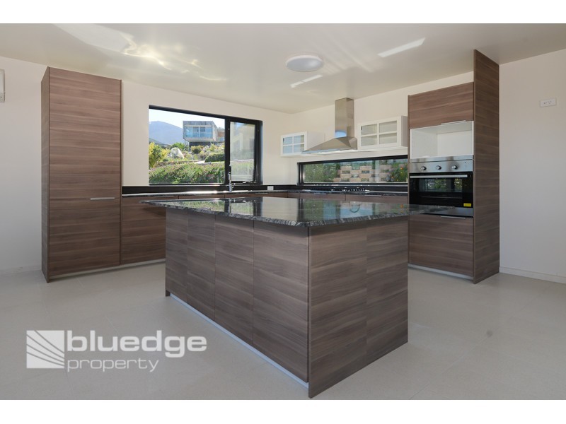 6 Thelma Drive, West Hobart TAS 7000