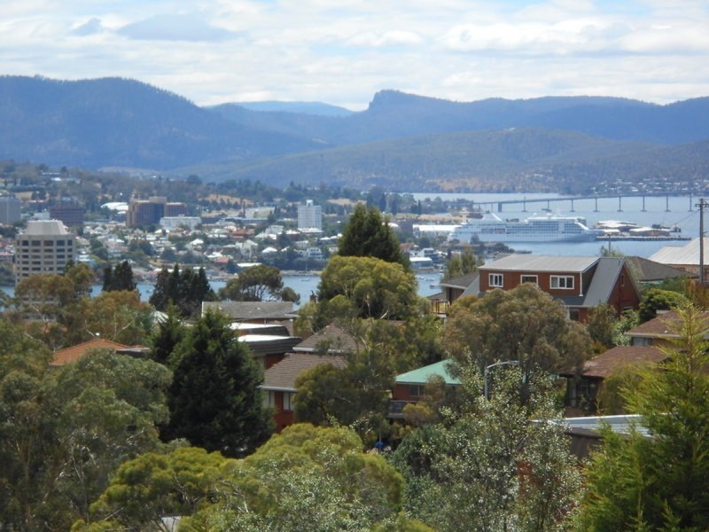 2/14 Dalkeith Court, Sandy Bay TAS 7005