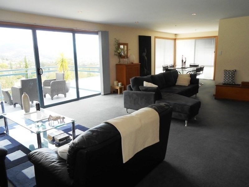 2/14 Dalkeith Court, Sandy Bay TAS 7005