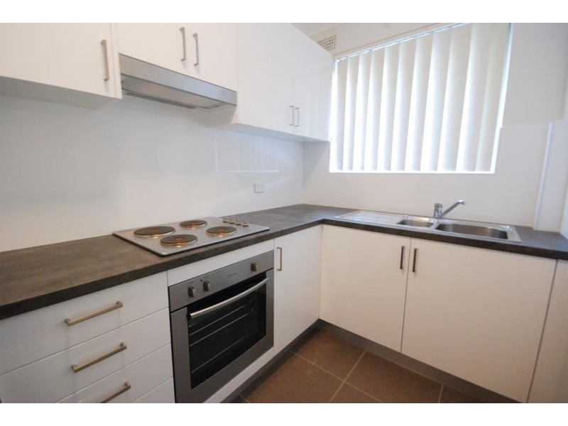 4 Alexandra Avenue, Westmead NSW 2145