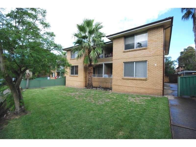 4 Alexandra Avenue, Westmead NSW 2145