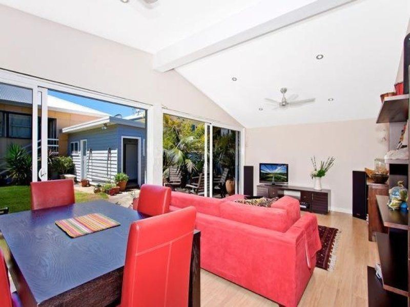 18 North Avoca Parade, North Avoca NSW 2260