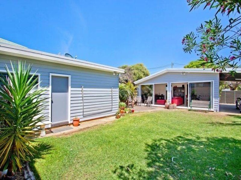 18 North Avoca Parade, North Avoca NSW 2260
