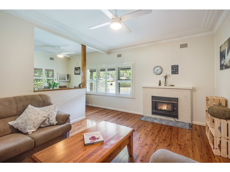 6 Lynnette Crescent, East Gosford NSW 2250