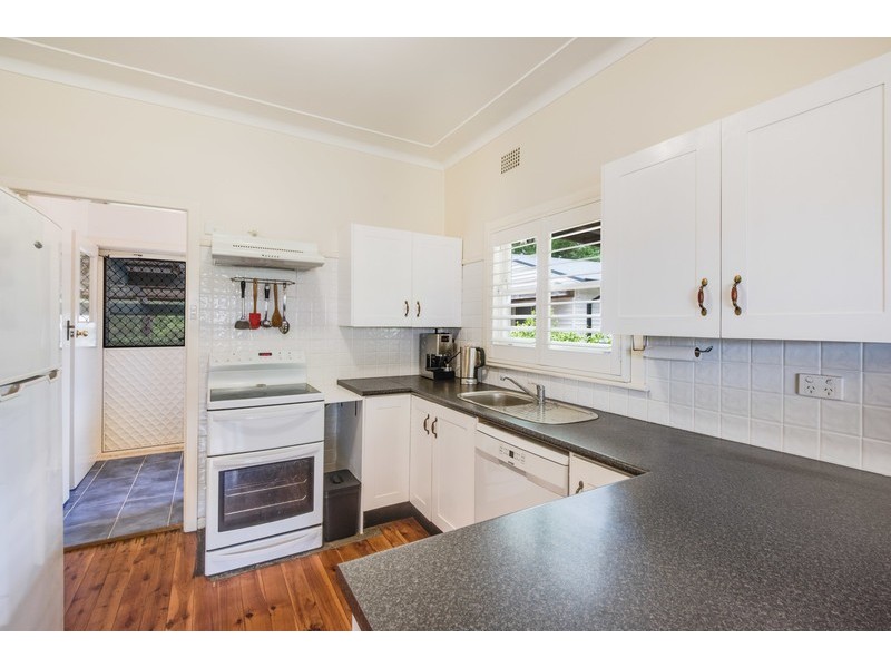 6 Lynnette Crescent, East Gosford NSW 2250