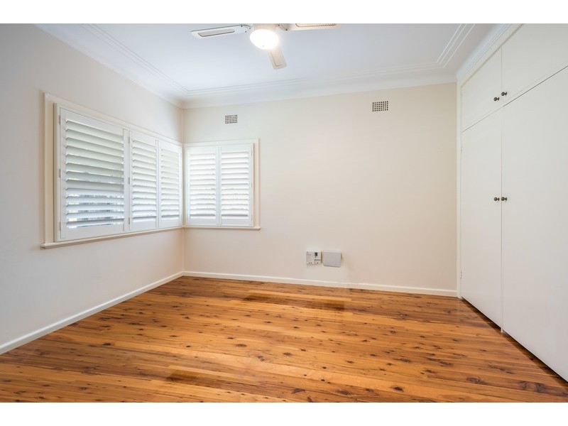 6 Lynnette Crescent, East Gosford NSW 2250