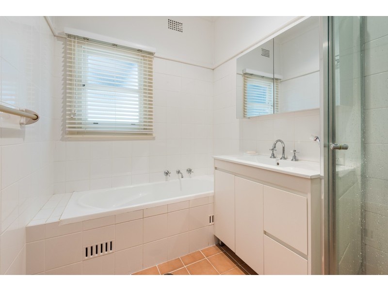 6 Lynnette Crescent, East Gosford NSW 2250