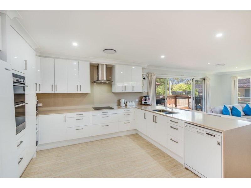 8 Karina Drive, Narara NSW 2250