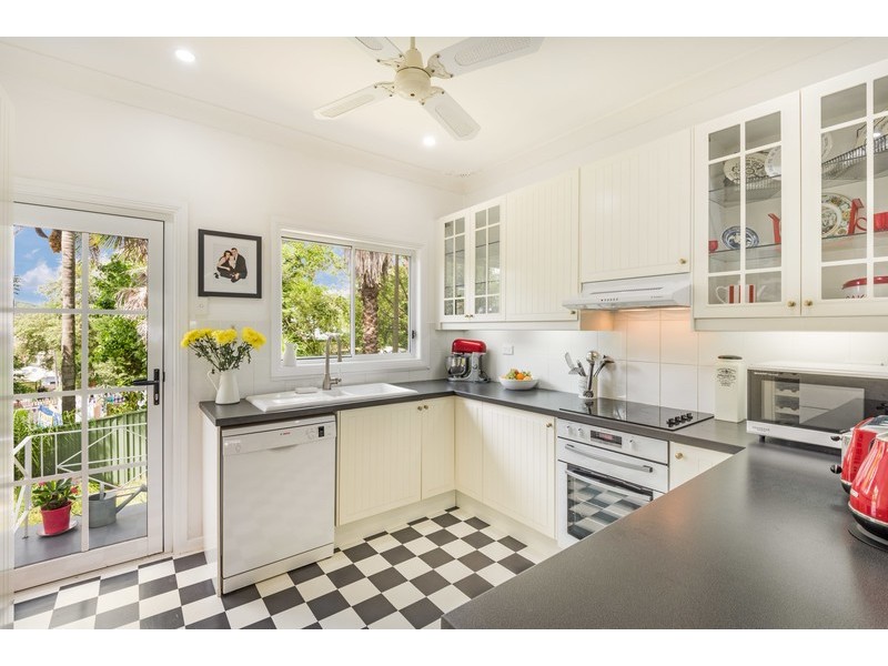 4 Dolly Avenue, Springfield NSW 2250