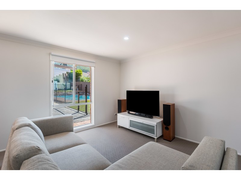 60 Sunset Street, Wyoming NSW 2250