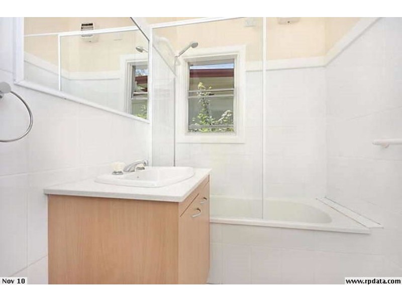 8 Lynnette Crescent, East Gosford NSW 2250