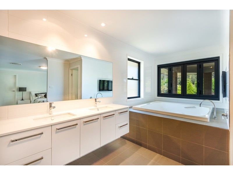 66 Newling Street, Lisarow NSW 2250