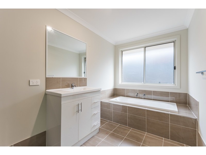 42 Melbourne Road, Wadalba NSW 2259