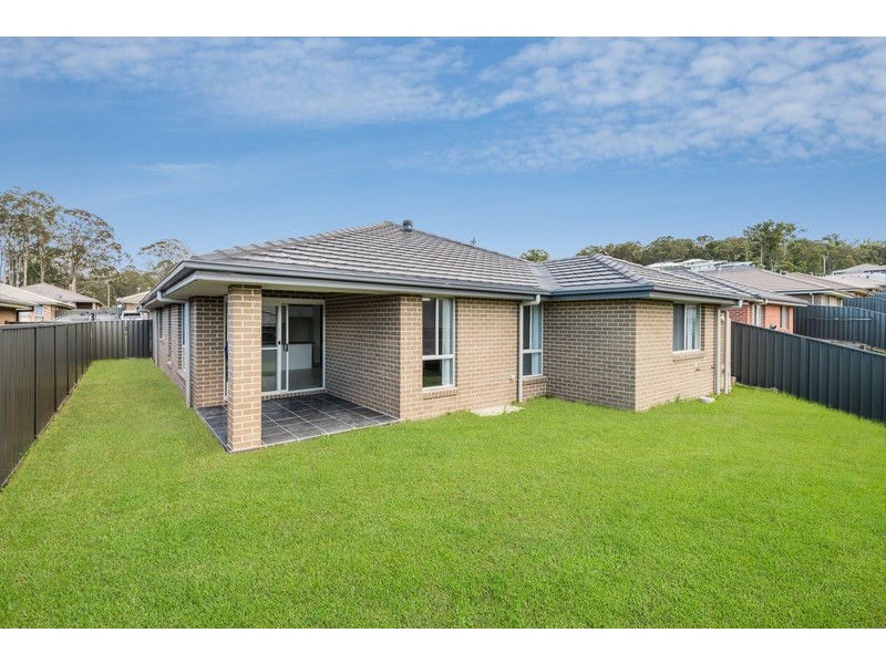 42 Melbourne Road, Wadalba NSW 2259