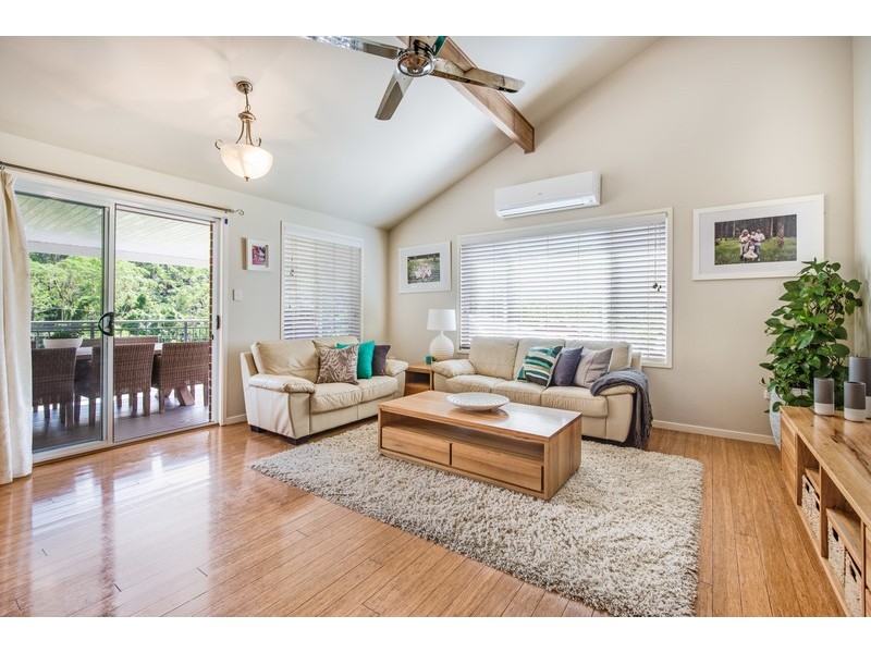 102 Chamberlain Road, Wyoming NSW 2250