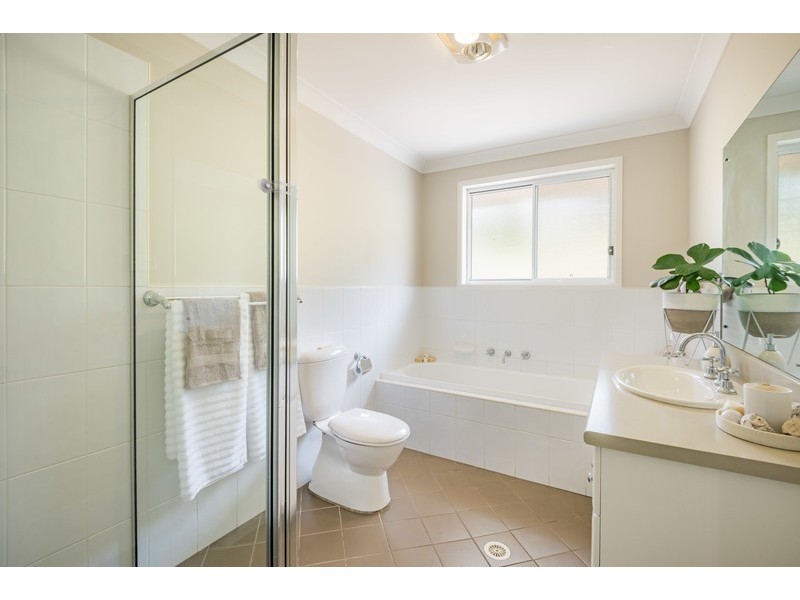 102 Chamberlain Road, Wyoming NSW 2250