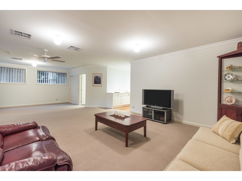 63 Thames Drive, Erina NSW 2250