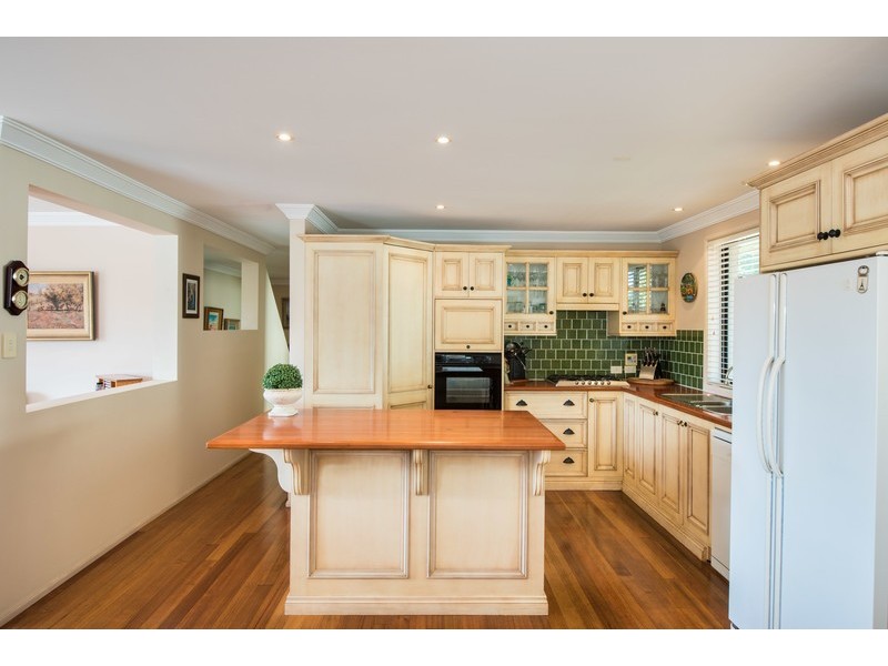 31 Robert Holl Drive, Ourimbah NSW 2258