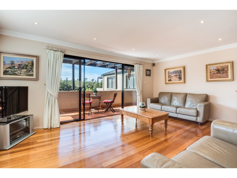 31 Robert Holl Drive, Ourimbah NSW 2258