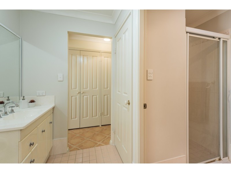 1/235 Avoca Drive, Green Point NSW 2251