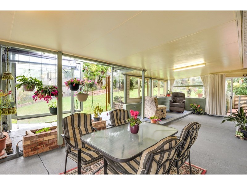 2 Cary Crescent, Springfield NSW 2250