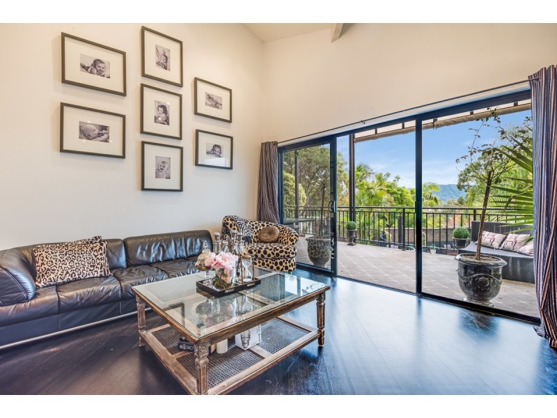 4 Curtis Close, Green Point NSW 2251