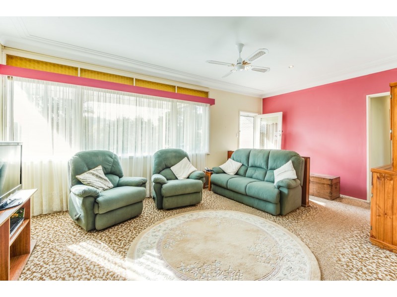 2 Robert Street, Wyoming NSW 2250