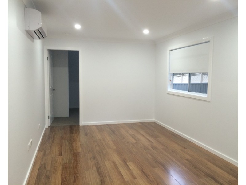 1A Yakaloo Crescent, Forresters Beach NSW 2260