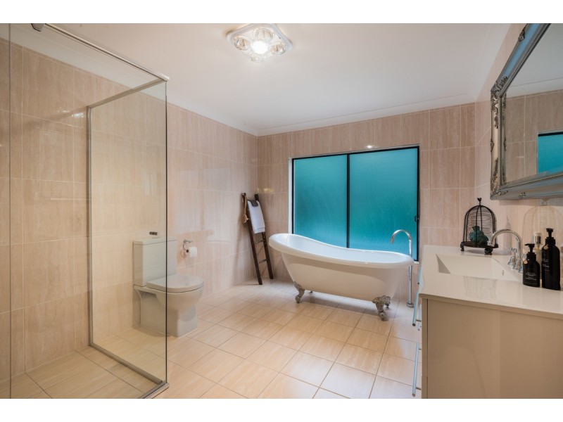 1 Cobbedah Drive, Springfield NSW 2250