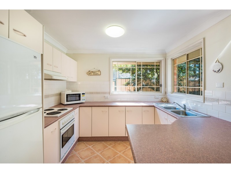 1/235 Avoca Drive, Green Point NSW 2251