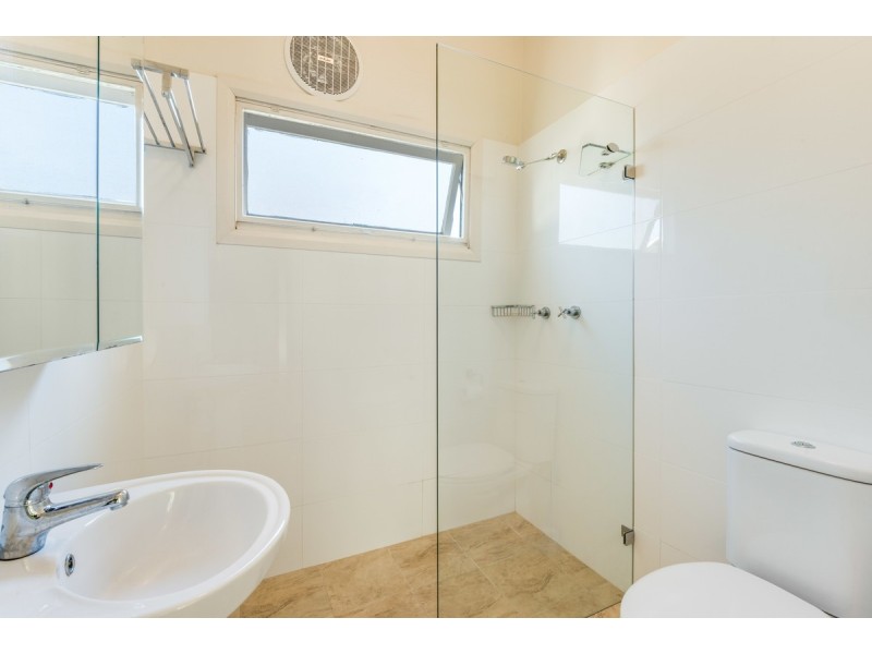 1 Maple Street, Wyoming NSW 2250