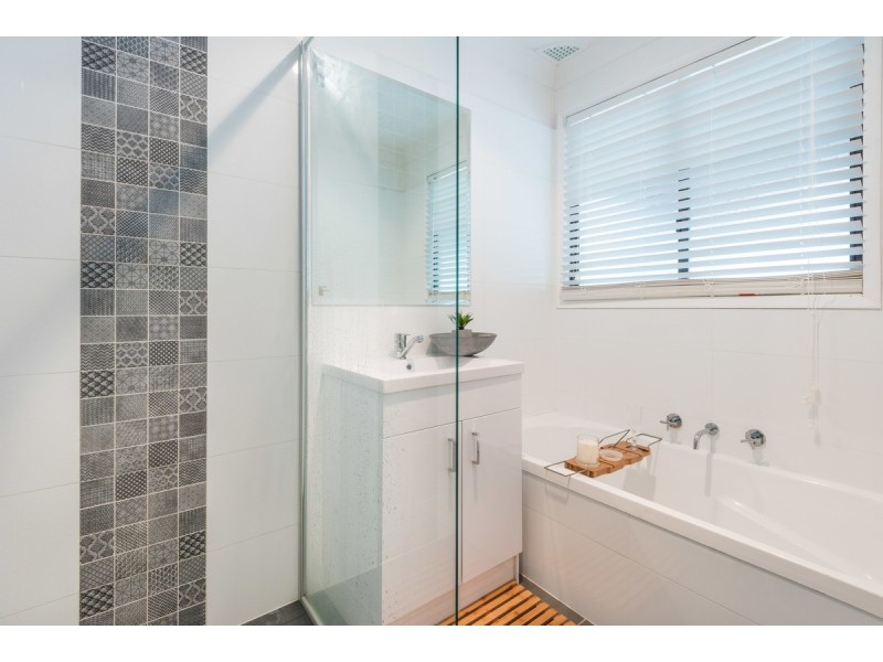 10 Oakglen Road, North Gosford NSW 2250