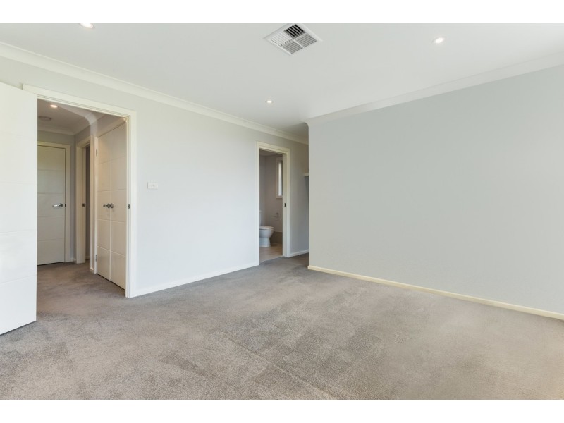 14 Jean Norman Close, Wyoming NSW 2250